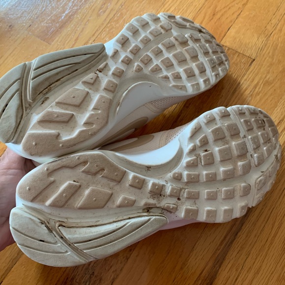 Nike - Picture 7 of 9